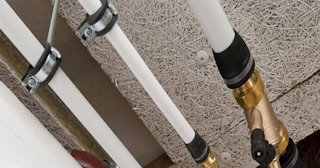 Замена труб водоснабжения в квартире: цена от 2092 руб. - СантехДомБла